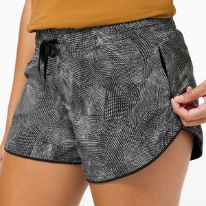 NWOT Lululemon 6 Choose A Side Reversible 3” Shorts Black